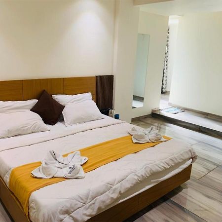 Shree Murlidhar Guest House Surat Exterior foto