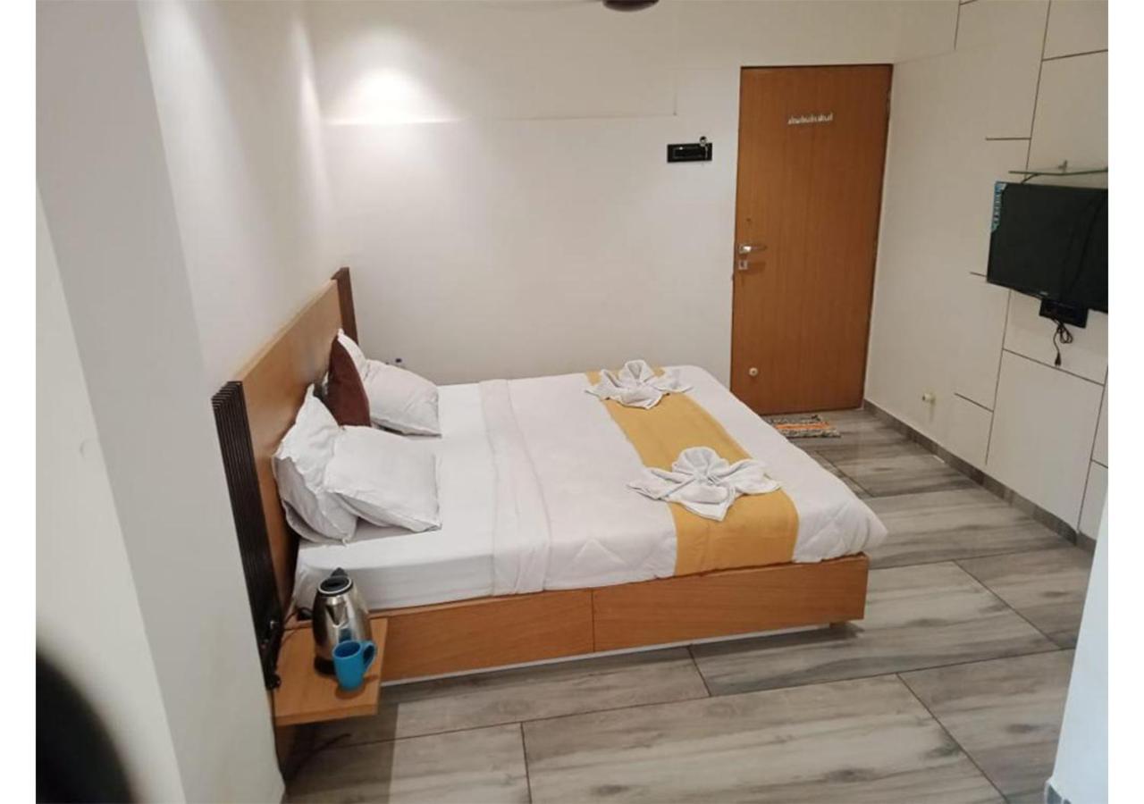 Shree Murlidhar Guest House Surat Exterior foto