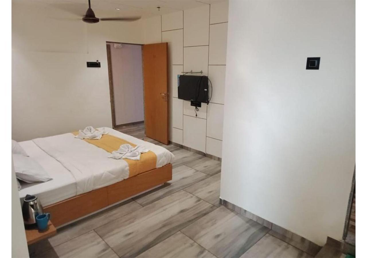 Shree Murlidhar Guest House Surat Exterior foto
