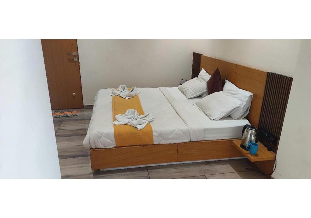 Shree Murlidhar Guest House Surat Exterior foto